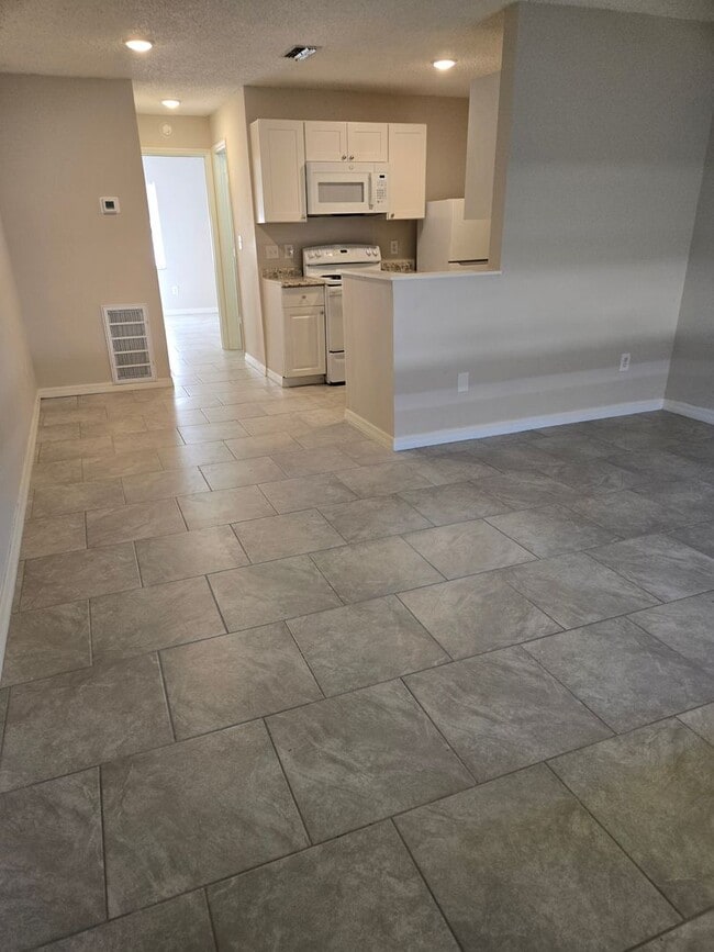 Building Photo - Cute 1/1 in Convenient Location