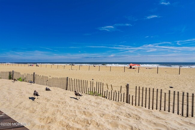 Building Photo - 206 16th Ave