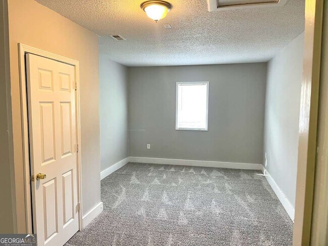 Building Photo - 7104 Merrywood Dr