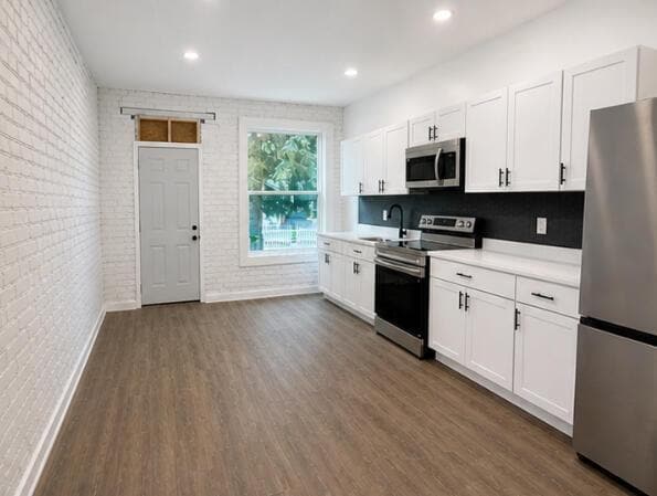 Building Photo - 411 St Clair Ave
