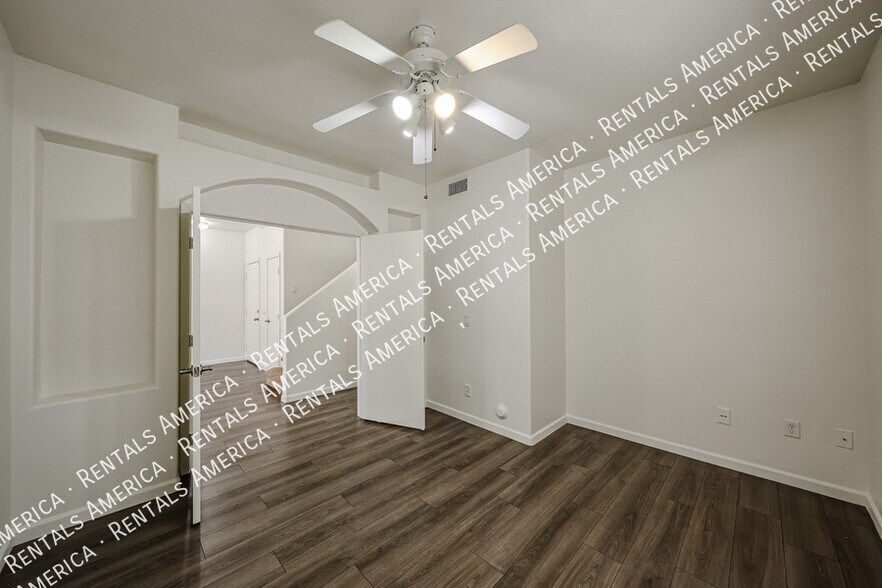 Building Photo - 8757 E Lomita Ave