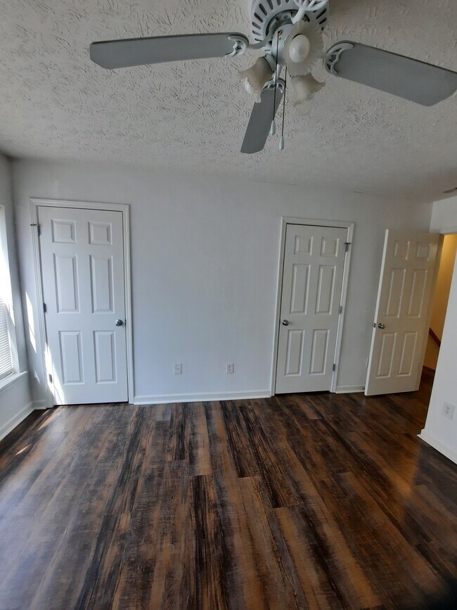 Building Photo - 2012 Grassy Banks Dr