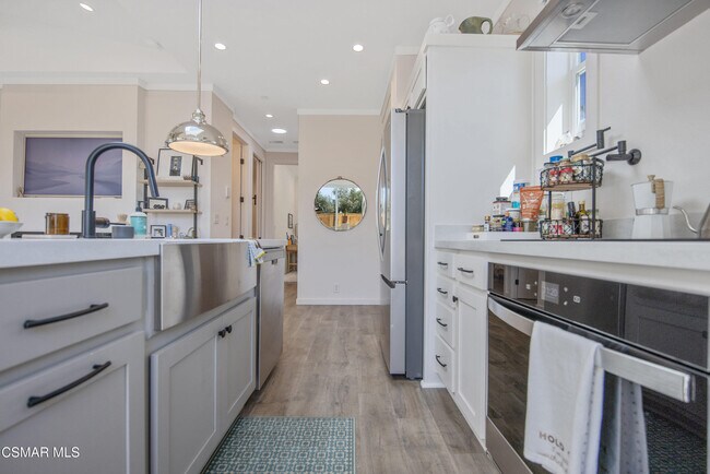 Building Photo - 313 Raymond St