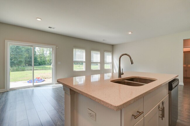 Building Photo - 123 Mainsail Wy