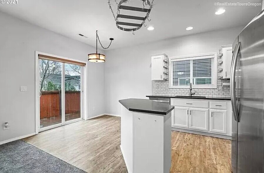 Building Photo - 5615 NE 75th Ave