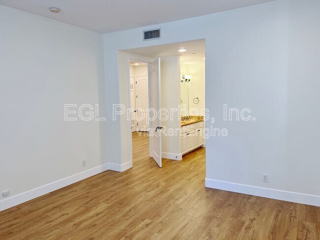 Building Photo - 16123 W Sunset Blvd