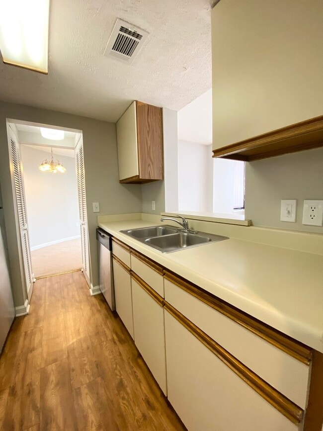 Building Photo - wh604