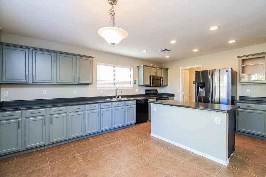 Building Photo - 11528 E Flower Cir