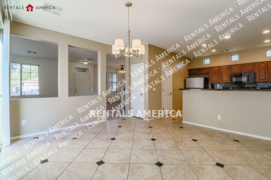 Building Photo - 2715 S Cupertino Dr