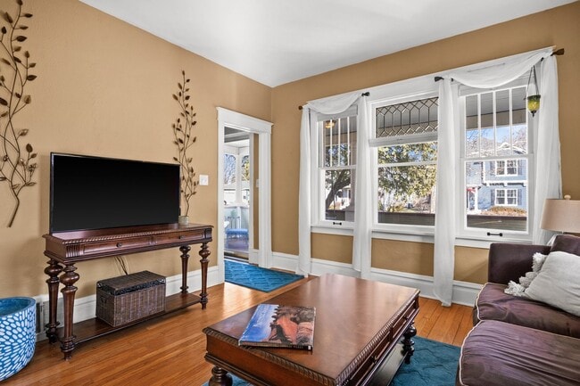 Building Photo - 725 Cutler St