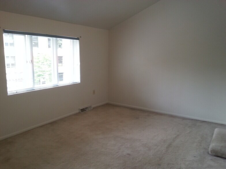 Master Bed room - 507 N Neville St