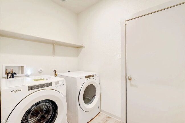 Building Photo - 121 Fairfax Ave