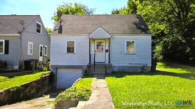 Building Photo - Conveniently Located 2 Bedroom 1 Bath Hous...