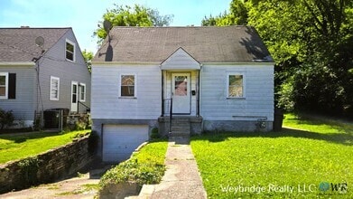 Building Photo - Conveniently Located 2 Bedroom 1 Bath Hous...