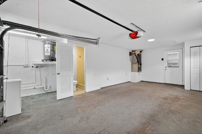 Building Photo - Beautiful 2 Bedroom, 2 Bathroom, 1 Car Garage home for rent.