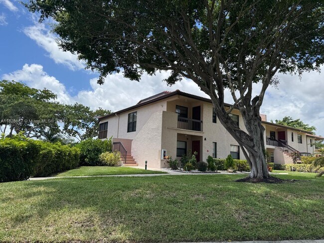 Building Photo - 9293 Vista Del Lago