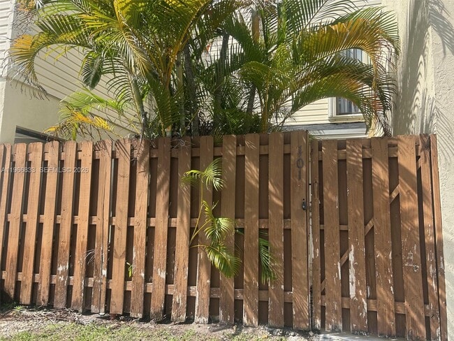 Building Photo - 645 Executive Center Dr