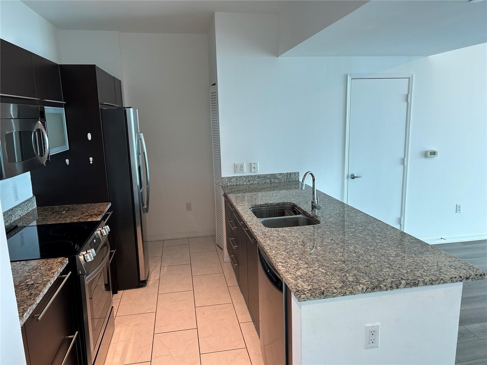 Building Photo - 951 Brickell Ave