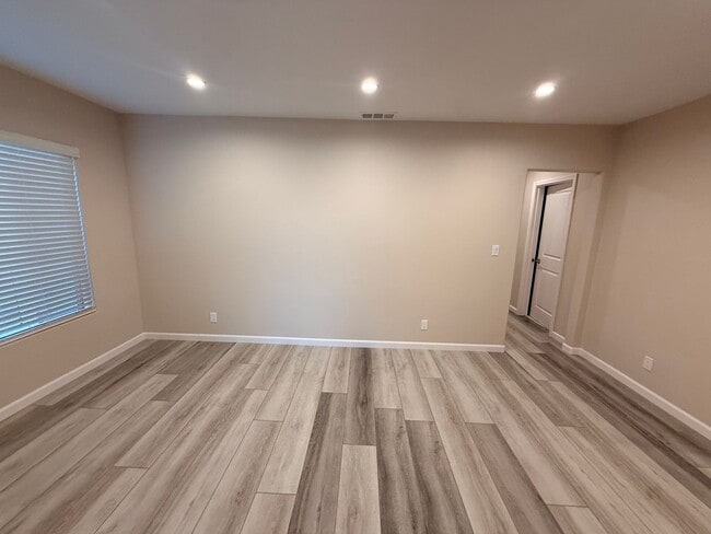 Building Photo - Newly remodeled three bedroom house in Wilmington ready to rent!
