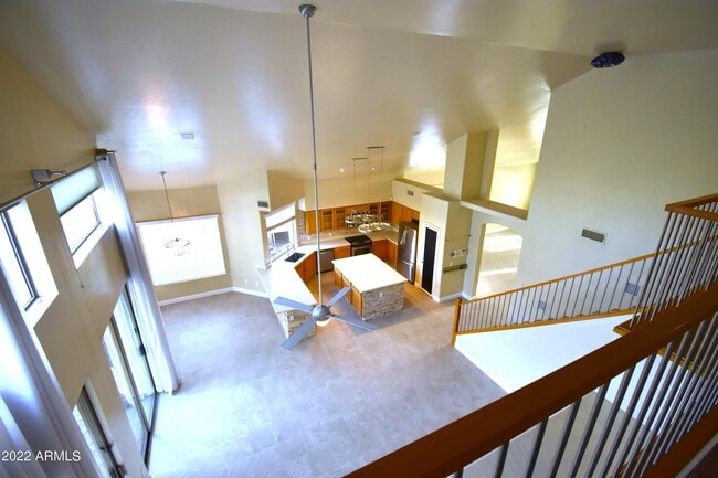 Building Photo - 768 E Irma Ln