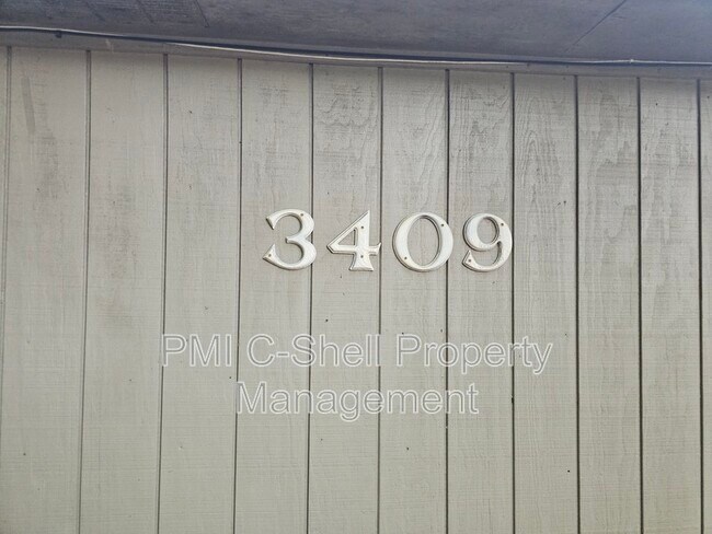 Building Photo - 3409 Green Briar Cir