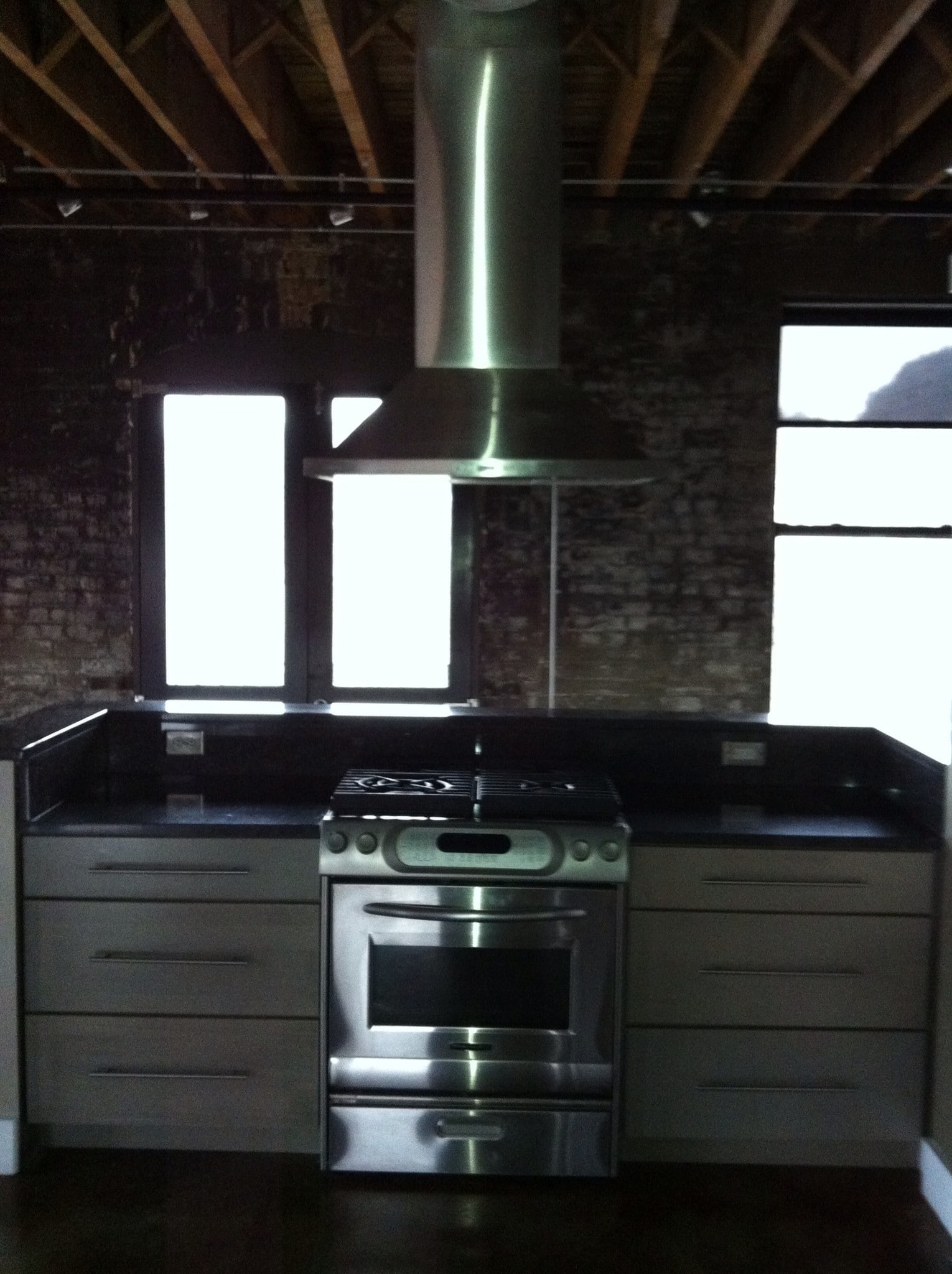 Range & Hood - 1908 Dunlap St