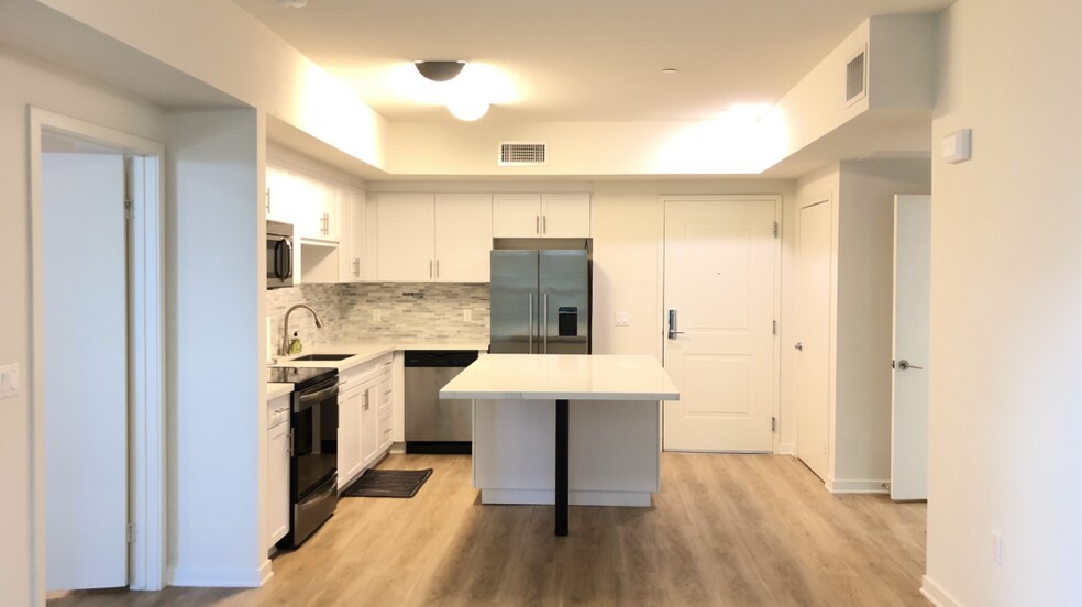 Building Photo - 12655 Bluff Creek Dr