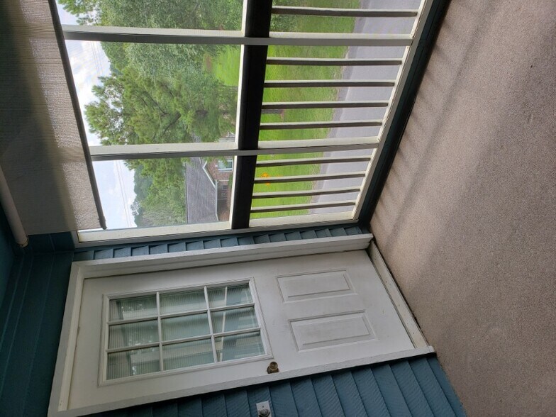 Building Photo - 4015 Fairway Dr