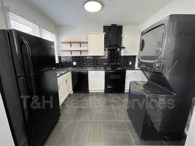 Building Photo - 2935 Ruckle St