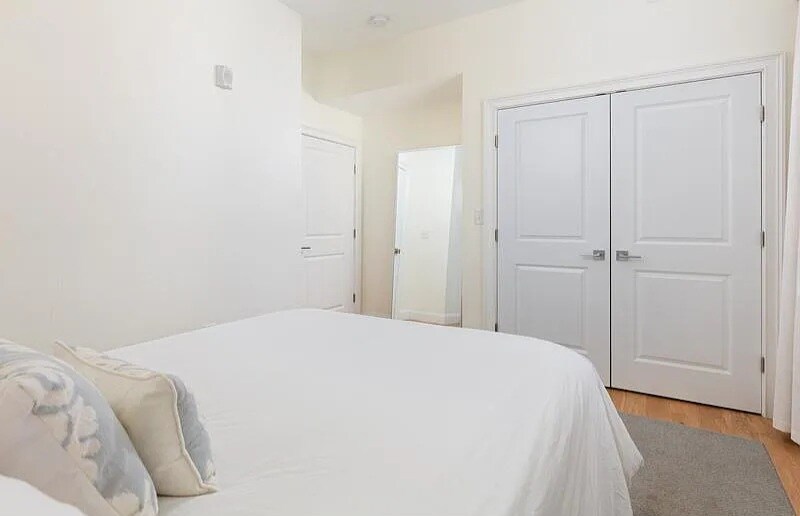 Building Photo - 170 W Broadway