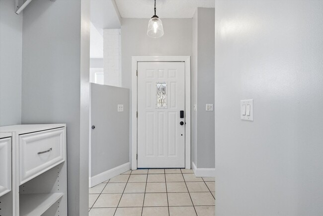 Building Photo - 156 N Broadway