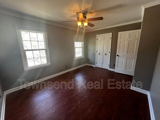 Building Photo - 204 Woodside Ave