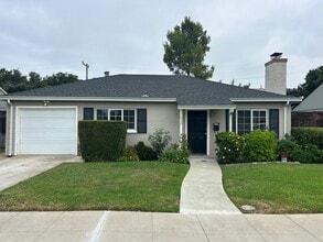 Building Photo - Adorable home in San Carlos with large yard
