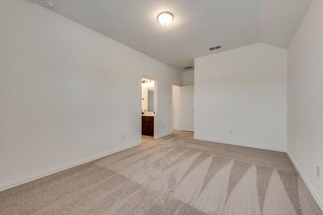 Building Photo - 2404 Swallowtail St