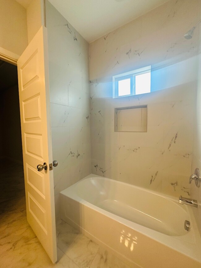 Building Photo - 2012 Selena St