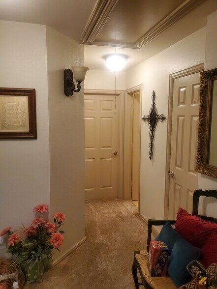 Hall Linen Closet and 2nd Full Bath Entrance - 1409 Hackett Creek Dr