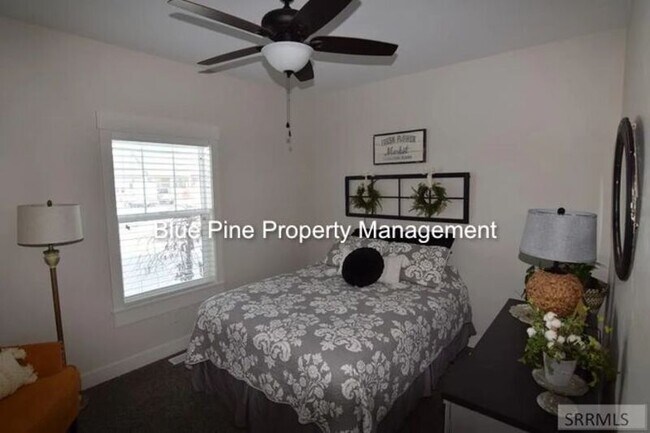 Building Photo - 705 Birmingham Ln