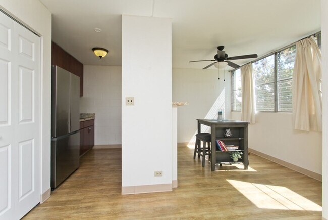 Building Photo - 2br/1ba/1pkg Apartment in Hokuahi Apartmen...