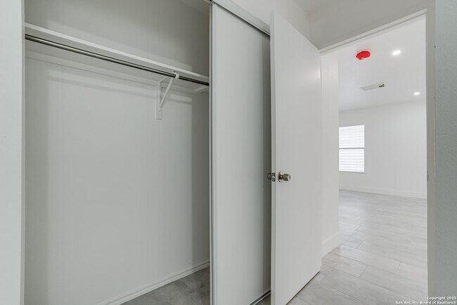 Building Photo - 9958 Panther Bay