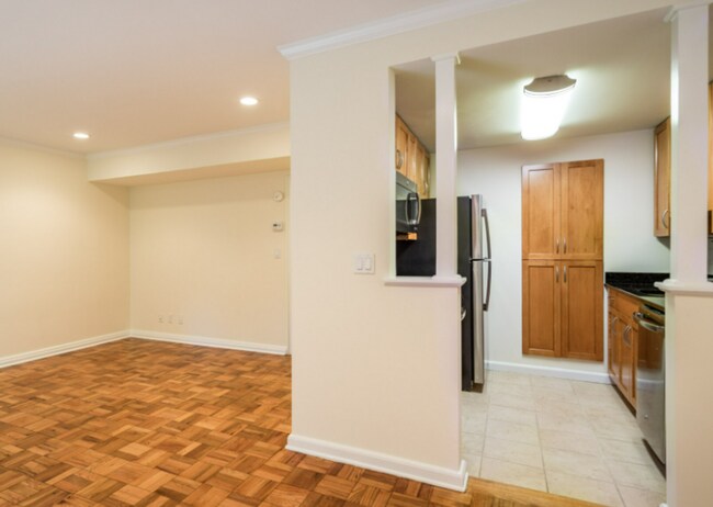 Building Photo - No Broker FEE!