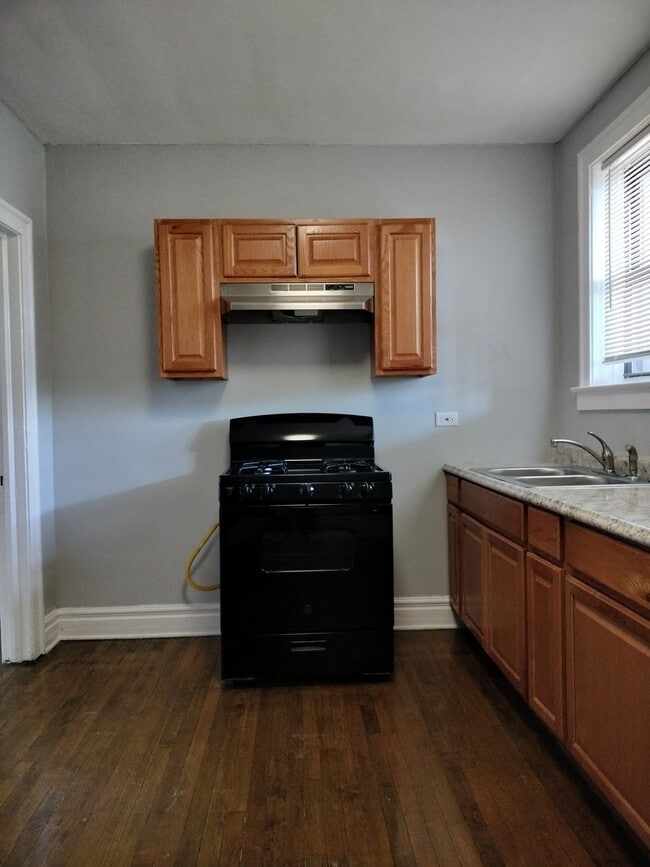 Building Photo - 8000 S Hermitage Ave