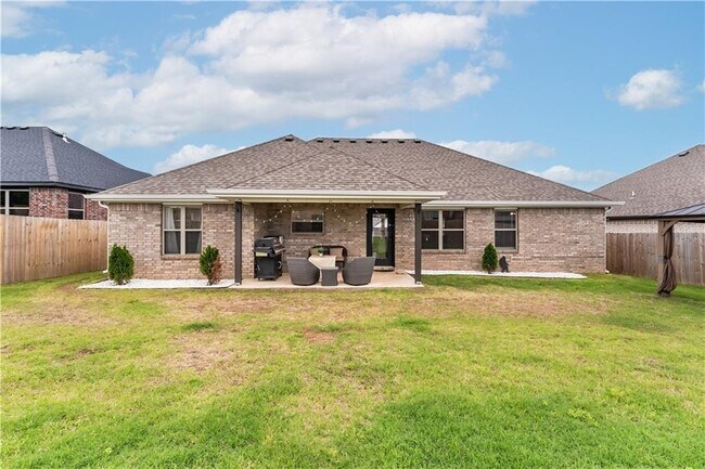 Building Photo - 707 W Jillian St