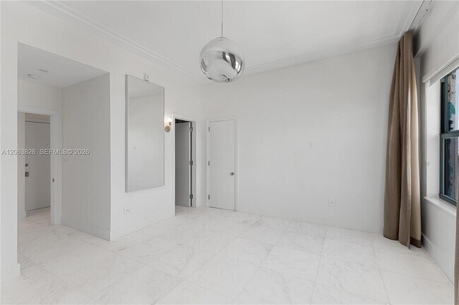 Building Photo - 2421 Lake Pancoast Dr