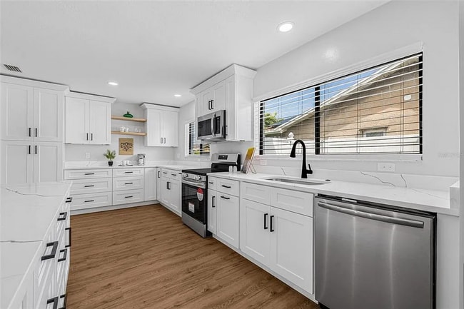 Building Photo - Charming 3-Bedroom Home with Large Fenced ...