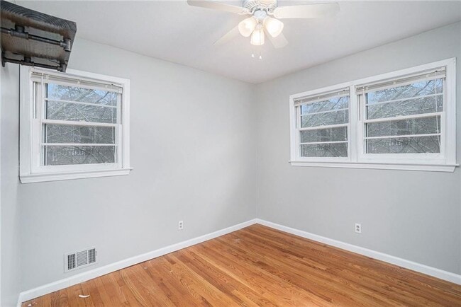 Building Photo - 3454 N Creekview Dr