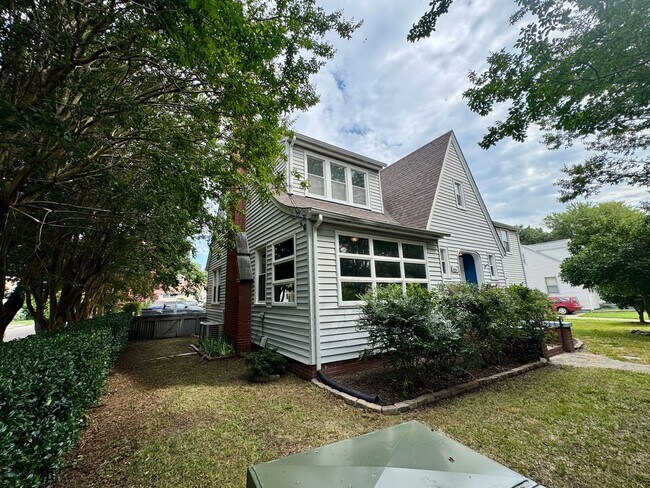 Building Photo - 9251 Atwood Ave