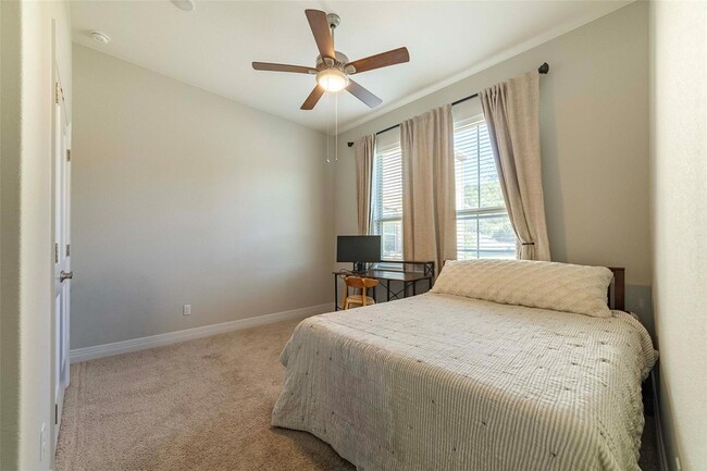 Building Photo - 5516 Limestone Spring Cove