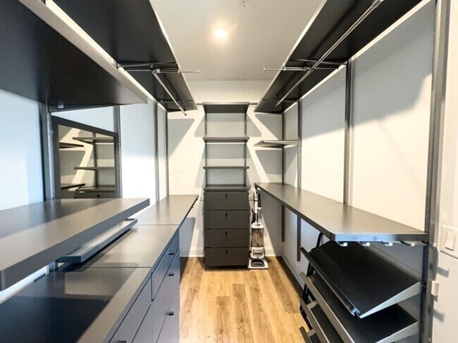 Building Photo - Gorgeous Townhome For Rent in the heart of...