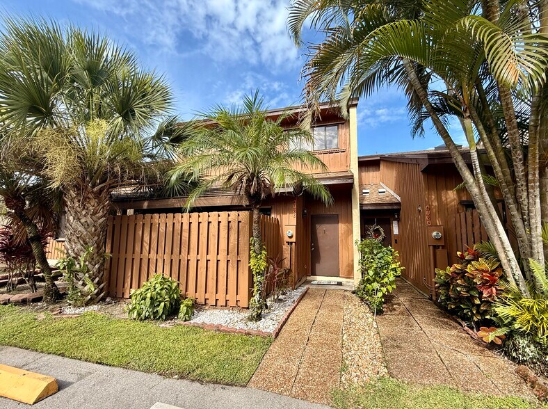 Primary Photo - 4192 SW 87th Ter