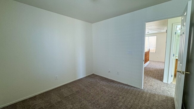 Building Photo - 3 bed, 2.5 bath, 1,746 sq ft home in southwest Las Vegas